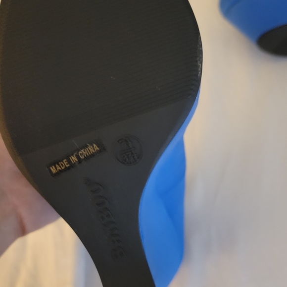 Shoes - Picture 4 of 7